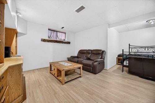 2745 Coopers Manor Sw, Airdrie, AB - Indoor