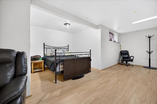 2745 Coopers Manor Sw, Airdrie, AB - Indoor Photo Showing Bedroom