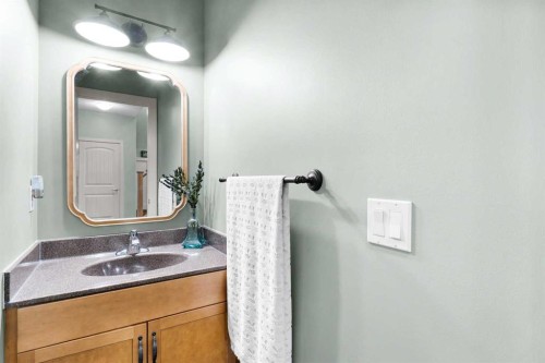 19 Sunset Circle, Cochrane, AB - Indoor Photo Showing Bathroom