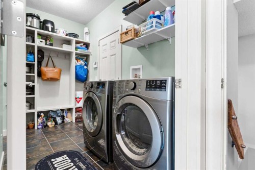 19 Sunset Circle, Cochrane, AB - Indoor Photo Showing Laundry Room