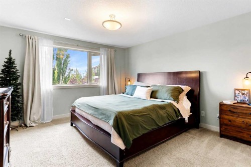 19 Sunset Circle, Cochrane, AB - Indoor Photo Showing Bedroom