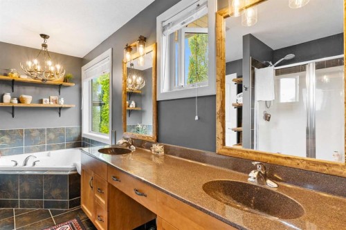 19 Sunset Circle, Cochrane, AB - Indoor Photo Showing Bathroom