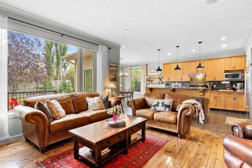 19 Sunset Circle, Cochrane, AB - Indoor Photo Showing Living Room
