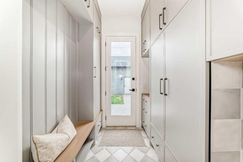 1612 49 Avenue Sw, Calgary, AB - Indoor Photo Showing Other Room