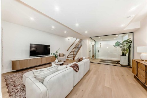 1612 49 Avenue Sw, Calgary, AB - Indoor Photo Showing Living Room
