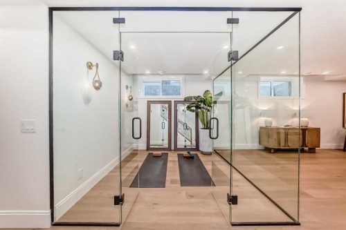 1612 49 Avenue Sw, Calgary, AB - Indoor Photo Showing Other Room