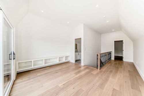 1612 49 Avenue Sw, Calgary, AB - Indoor Photo Showing Other Room