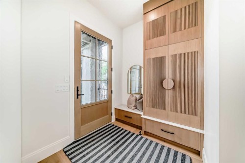 1612 49 Avenue Sw, Calgary, AB - Indoor Photo Showing Other Room