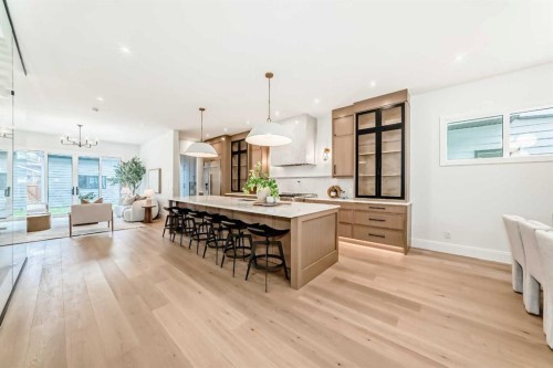 1612 49 Avenue Sw, Calgary, AB - Indoor