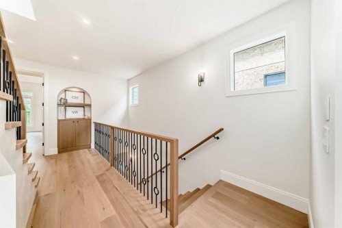 1612 49 Avenue Sw, Calgary, AB - Indoor Photo Showing Other Room