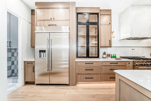 1612 49 Avenue Sw, Calgary, AB - Indoor Photo Showing Kitchen