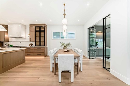 1612 49 Avenue Sw, Calgary, AB - Indoor