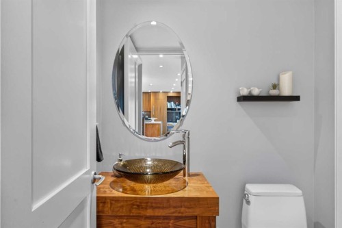 6-1726 8 Avenue Nw, Calgary, AB - Indoor Photo Showing Bathroom