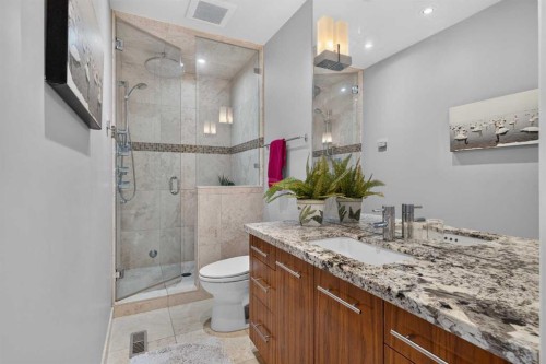 6-1726 8 Avenue Nw, Calgary, AB - Indoor Photo Showing Bathroom