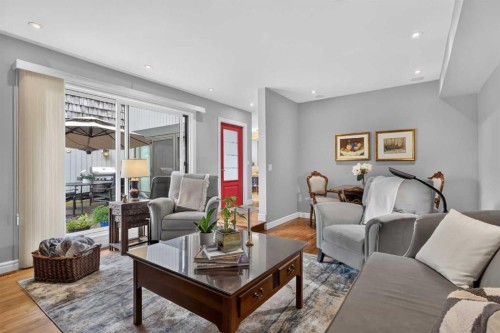 6-1726 8 Avenue Nw, Calgary, AB - Indoor Photo Showing Living Room