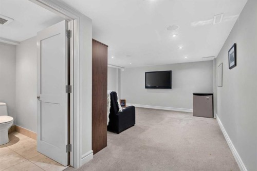 6-1726 8 Avenue Nw, Calgary, AB - Indoor