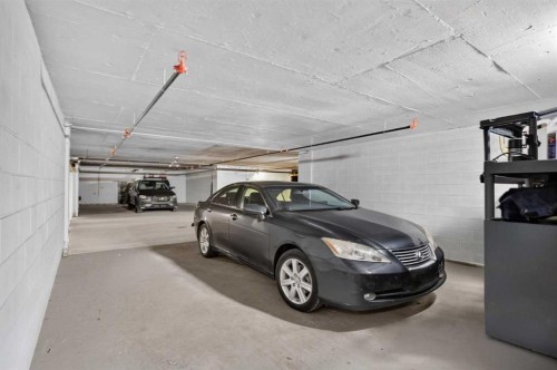 6-1726 8 Avenue Nw, Calgary, AB - Indoor Photo Showing Garage