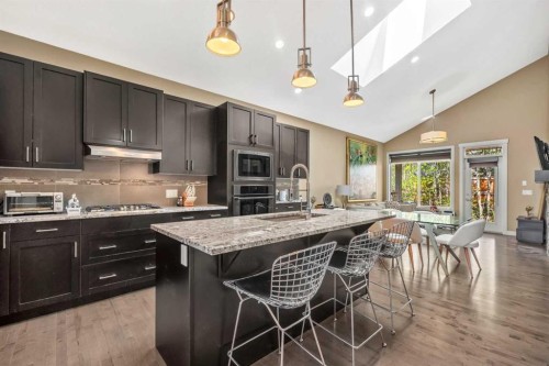 63 Cortina Villas Sw, Calgary, AB - Indoor Photo Showing Kitchen With Upgraded Kitchen