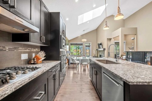 63 Cortina Villas Sw, Calgary, AB - Indoor Photo Showing Kitchen With Upgraded Kitchen