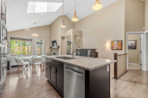 63 Cortina Villas Sw, Calgary, AB - Indoor Photo Showing Kitchen With Upgraded Kitchen