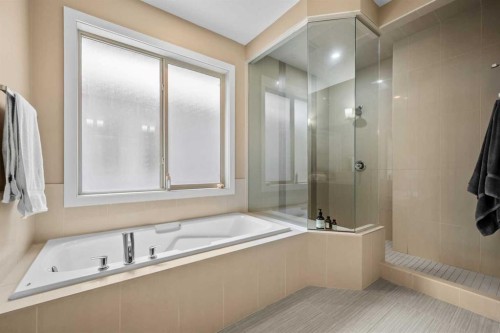 63 Cortina Villas Sw, Calgary, AB - Indoor Photo Showing Bathroom