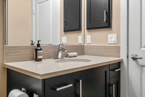 63 Cortina Villas Sw, Calgary, AB - Indoor Photo Showing Bathroom