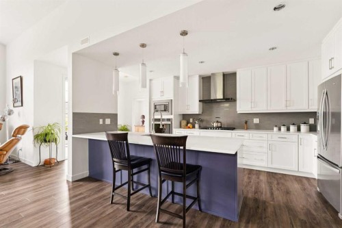 25 Quarry Common Se, Calgary, AB - Indoor Photo Showing Kitchen With Upgraded Kitchen