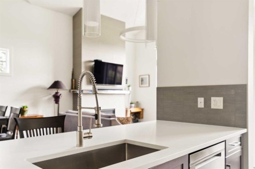 25 Quarry Common Se, Calgary, AB - Indoor Photo Showing Kitchen