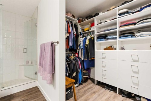 25 Quarry Common Se, Calgary, AB - Indoor With Storage