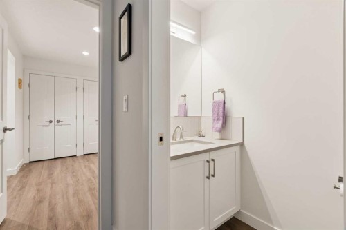 25 Quarry Common Se, Calgary, AB - Indoor Photo Showing Bathroom