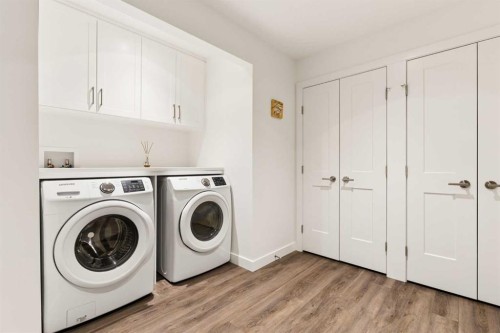 25 Quarry Common Se, Calgary, AB - Indoor Photo Showing Laundry Room