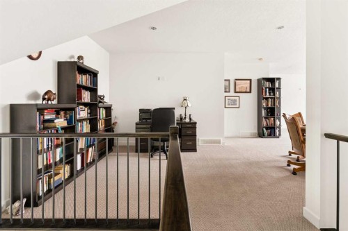 25 Quarry Common Se, Calgary, AB - Indoor