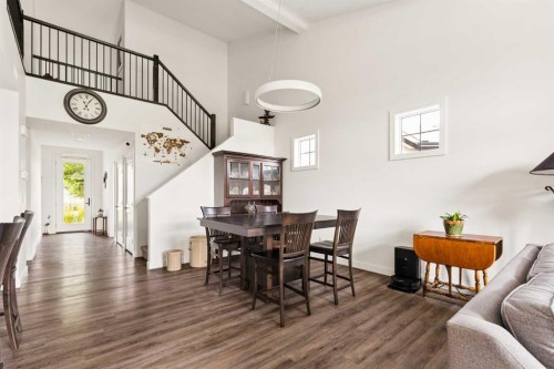 25 Quarry Common Se, Calgary, AB - Indoor Photo Showing Dining Room