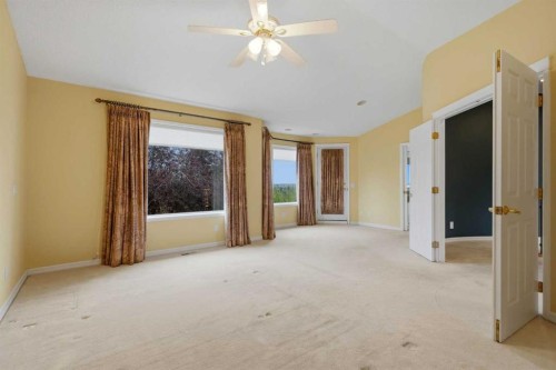 250 Diamond Drive Se, Calgary, AB - Indoor Photo Showing Other Room