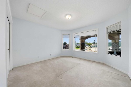 250 Diamond Drive Se, Calgary, AB - Indoor Photo Showing Other Room