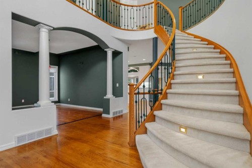250 Diamond Drive Se, Calgary, AB - Indoor Photo Showing Other Room