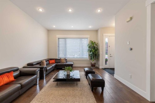 2020 37 Street Sw, Calgary, AB - Indoor Photo Showing Living Room