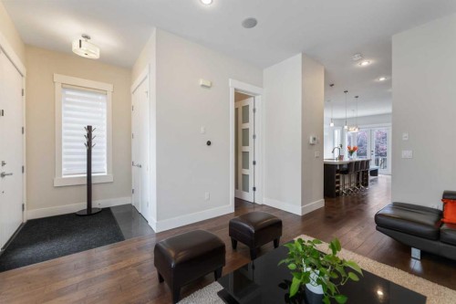 2020 37 Street Sw, Calgary, AB - Indoor