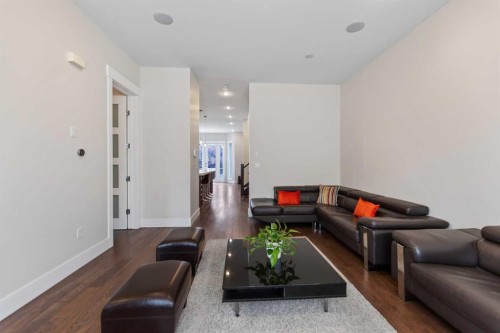 2020 37 Street Sw, Calgary, AB - Indoor