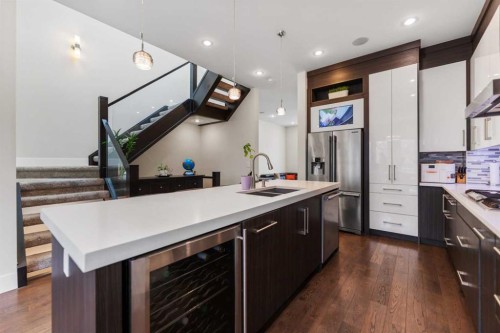 2020 37 Street Sw, Calgary, AB - Indoor Photo Showing Kitchen With Double Sink With Upgraded Kitchen