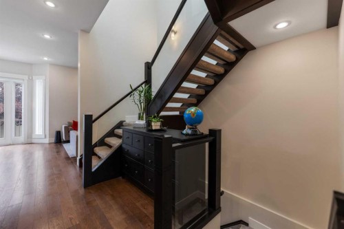 2020 37 Street Sw, Calgary, AB - Indoor Photo Showing Other Room