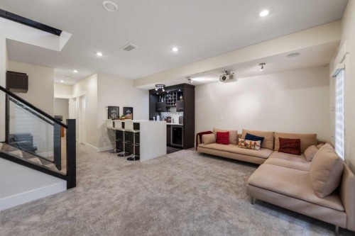 2020 37 Street Sw, Calgary, AB - Indoor