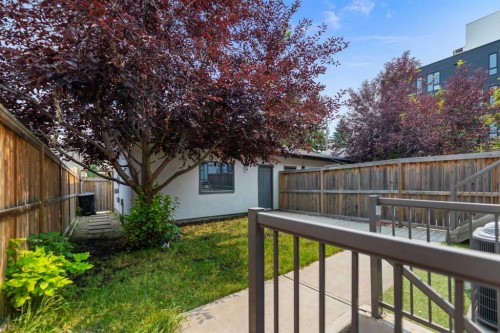 2020 37 Street Sw, Calgary, AB - Outdoor