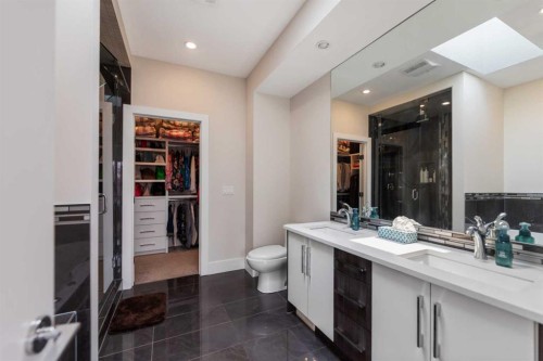 2020 37 Street Sw, Calgary, AB - Indoor Photo Showing Bathroom