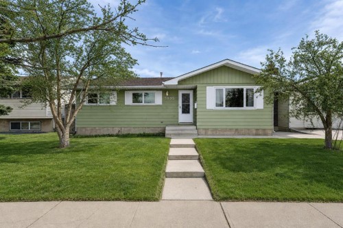 5835 28 Avenue Ne, Calgary, AB - Outdoor With Facade