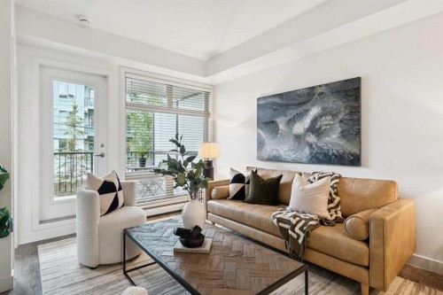 208-323 20 Avenue Sw, Calgary, AB - Indoor Photo Showing Living Room