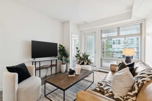 208-323 20 Avenue Sw, Calgary, AB - Indoor Photo Showing Living Room