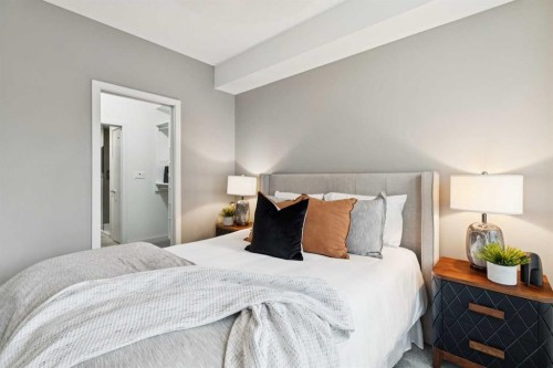208-323 20 Avenue Sw, Calgary, AB - Indoor Photo Showing Bedroom