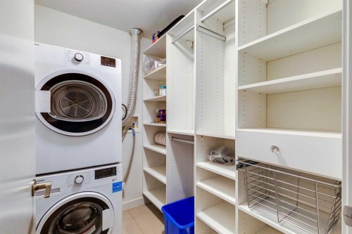 208-323 20 Avenue Sw, Calgary, AB - Indoor Photo Showing Laundry Room