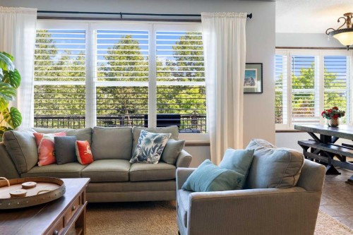 382 Tuscany Ravine Road Nw, Calgary, AB - Indoor Photo Showing Living Room